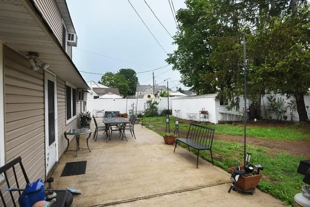 21 Potter Lane Levittown NY 11756