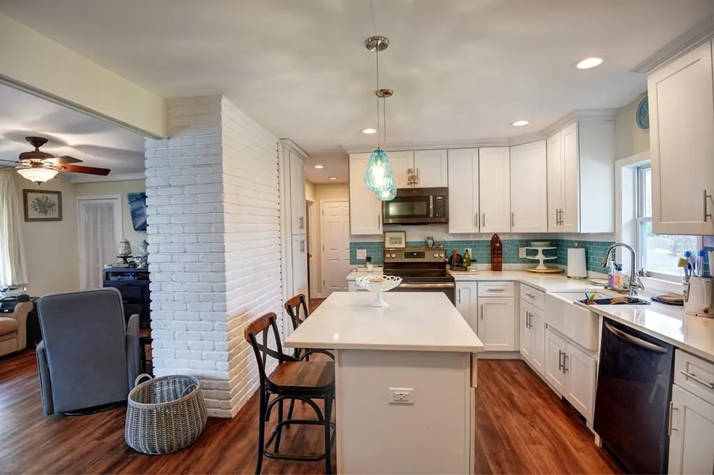21 Potter Lane Levittown NY 11756