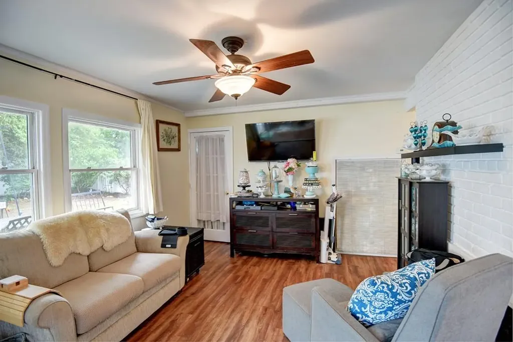 21 Potter Lane Levittown NY 11756