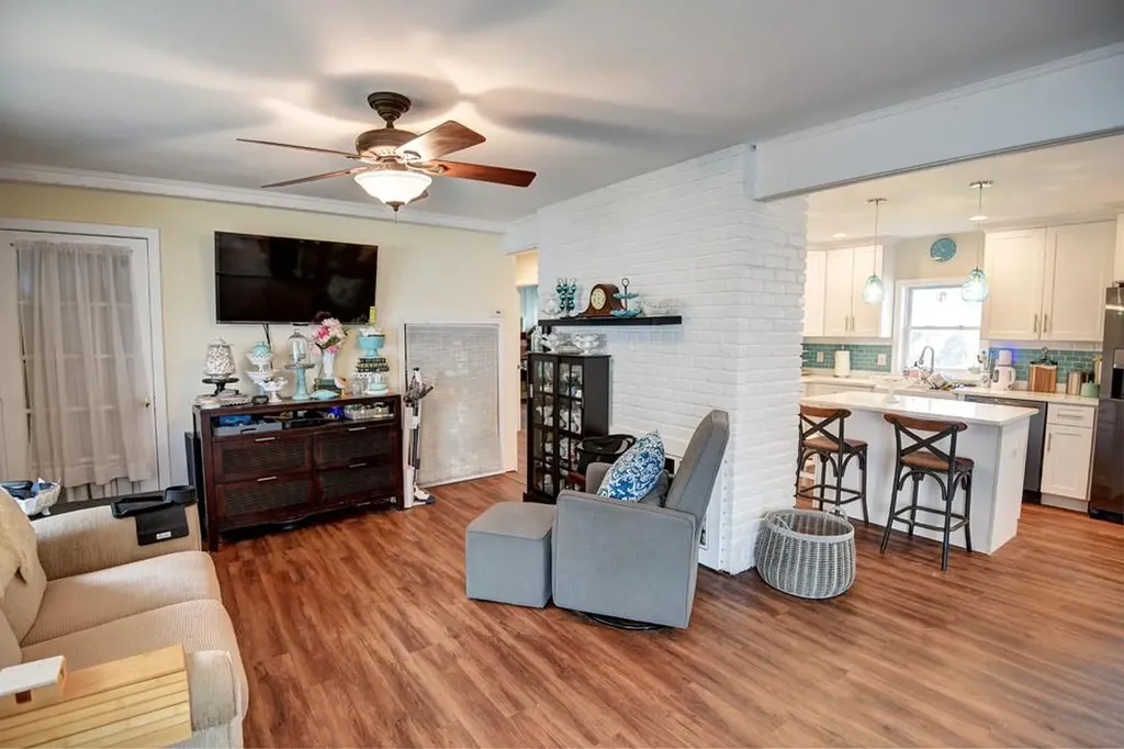 21 Potter Lane Levittown NY 11756