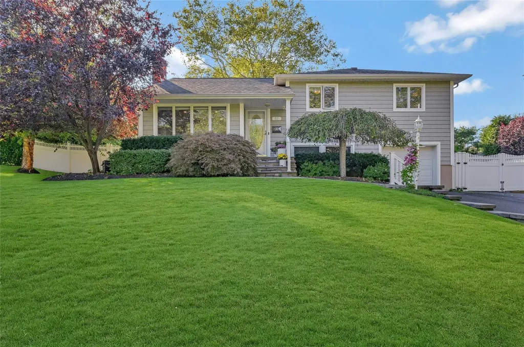 12 Duncan Lane Halesite NY 11743