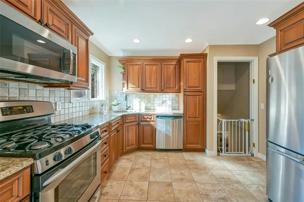 12 Duncan Lane Halesite NY 11743