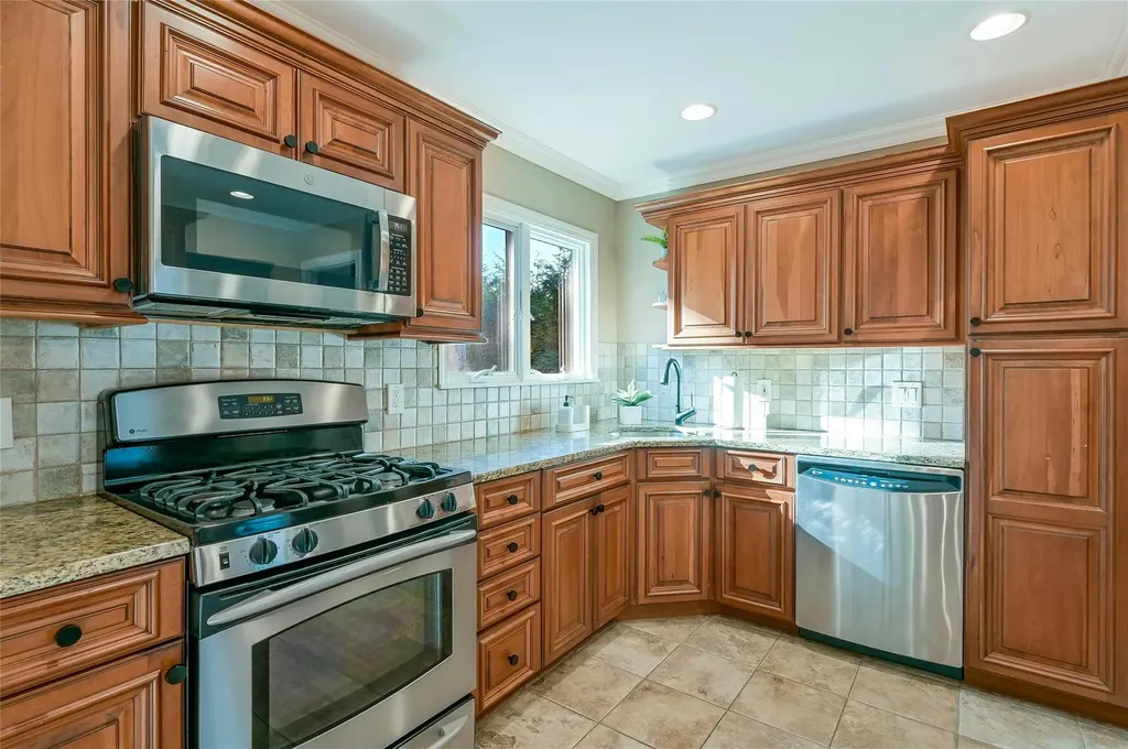 12 Duncan Lane Halesite NY 11743