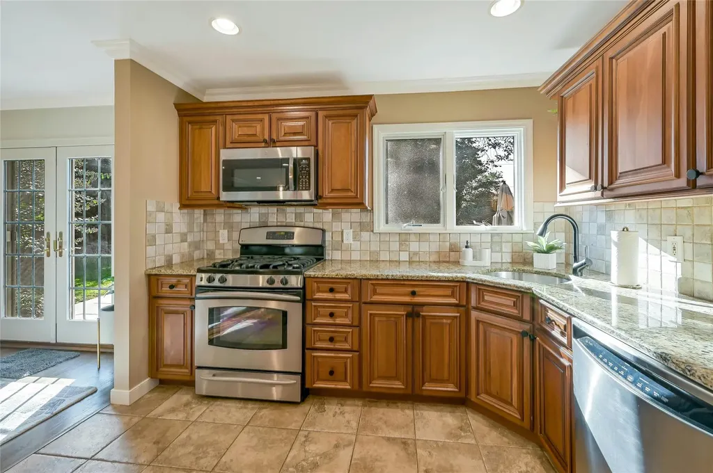 12 Duncan Lane Halesite NY 11743