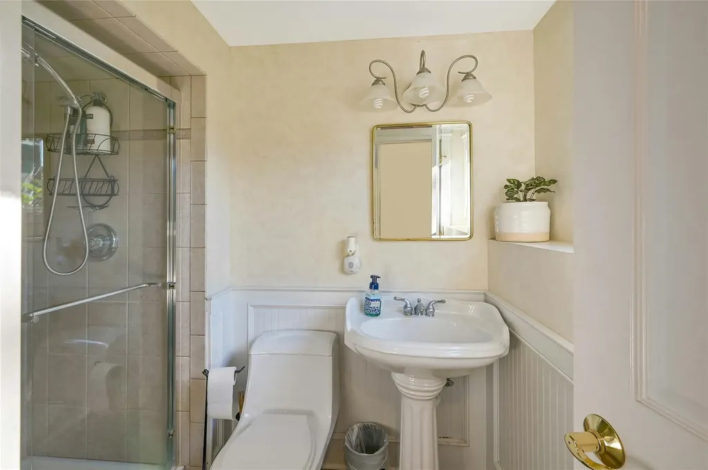 12 Duncan Lane Halesite NY 11743