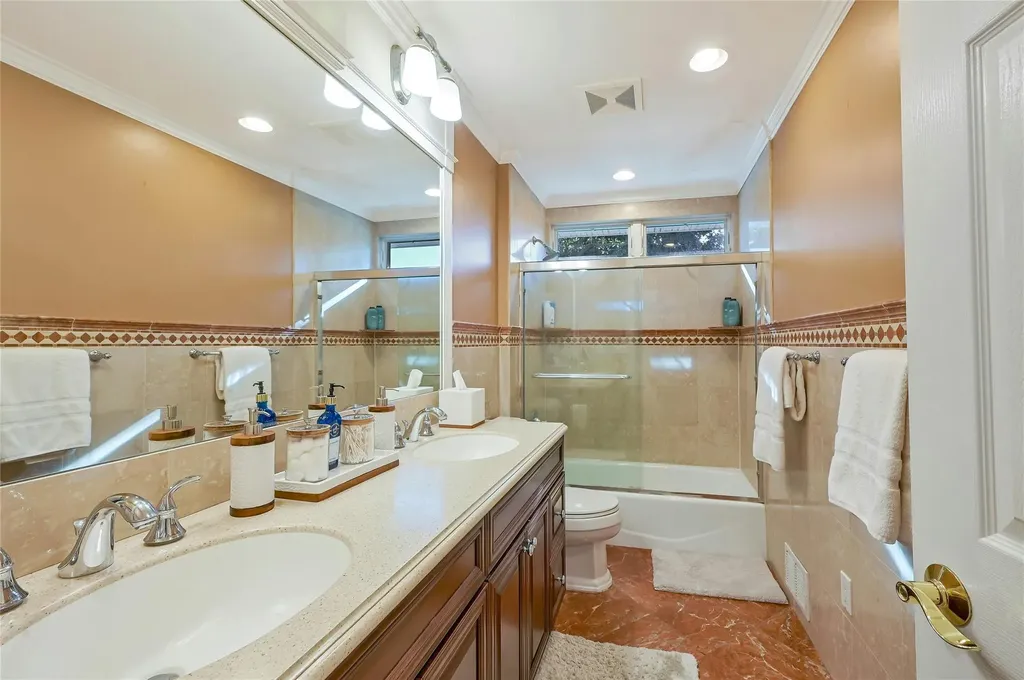12 Duncan Lane Halesite NY 11743