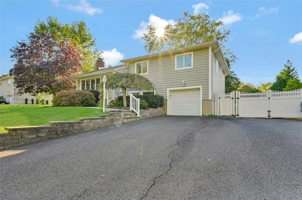 12 Duncan Lane Halesite NY 11743