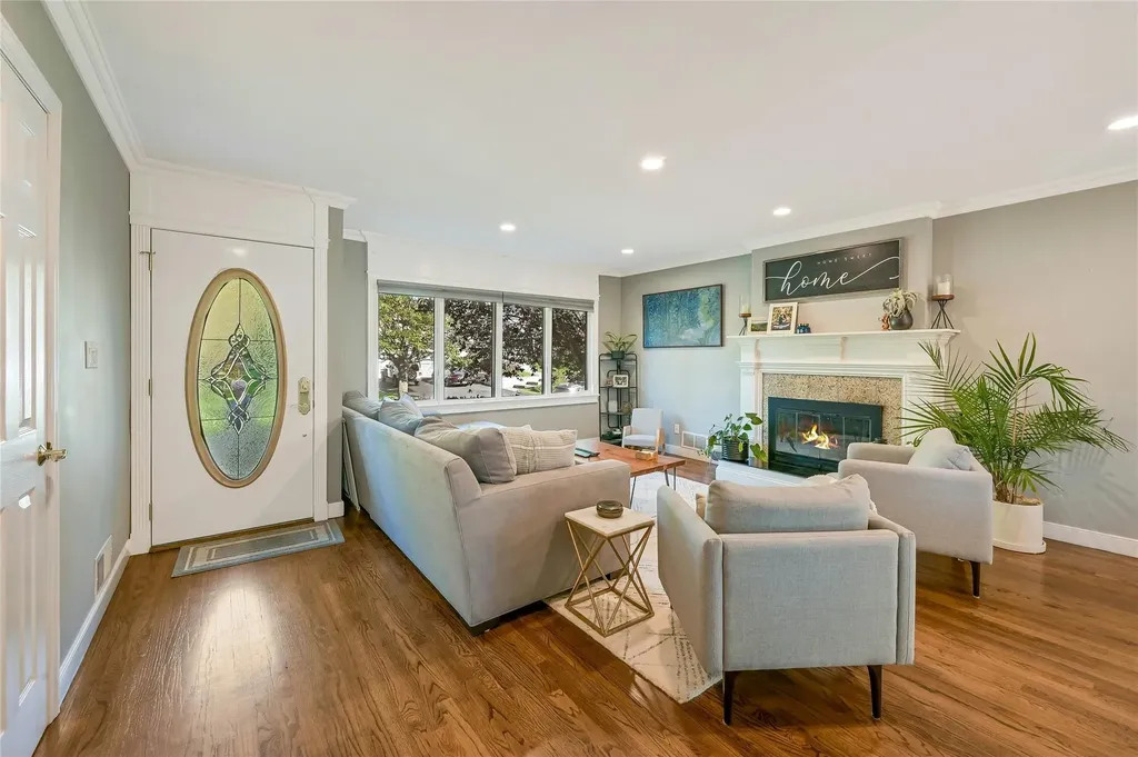 12 Duncan Lane Halesite NY 11743
