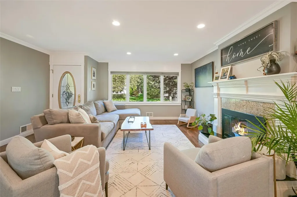 12 Duncan Lane Halesite NY 11743