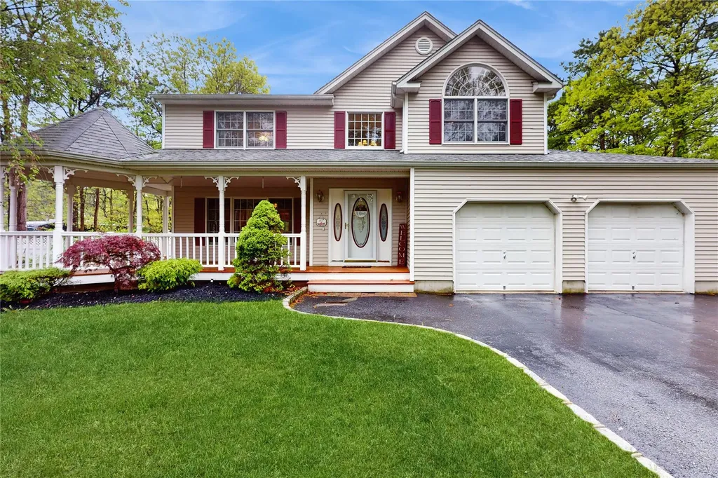 82 Freeman Lane Manorville NY 11949