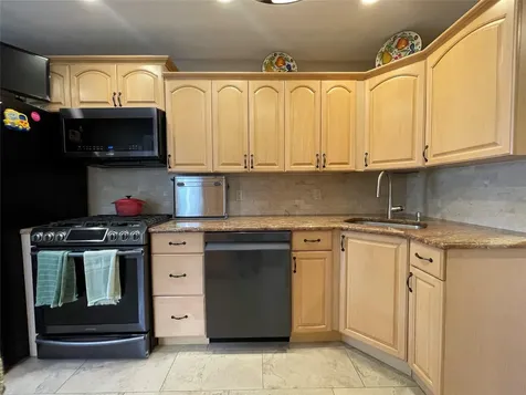 248-43 88th Road Bellerose NY 11426