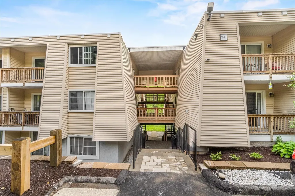 311 Fox Run Lane Carmel NY 10512