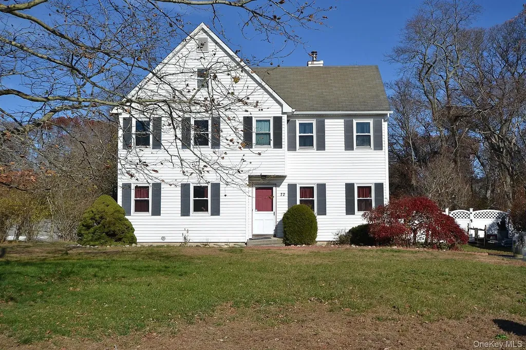72 Old Farm Road Riverhead NY 11901