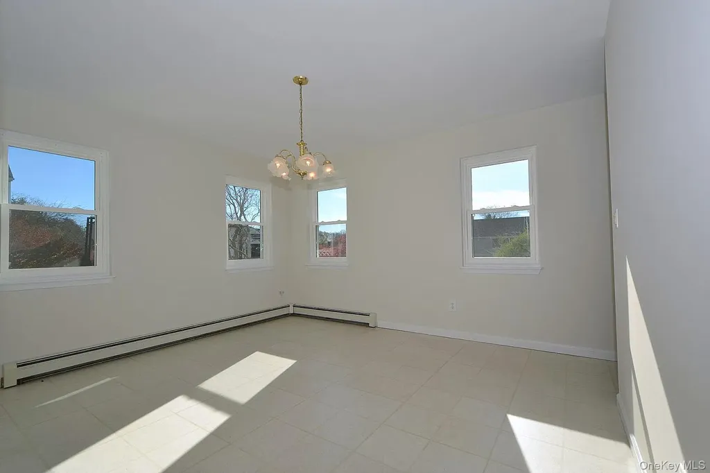 72 Old Farm Road Riverhead NY 11901