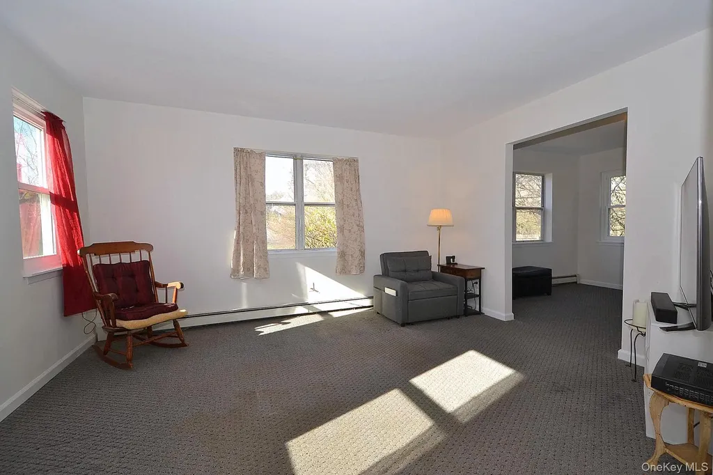 72 Old Farm Road Riverhead NY 11901