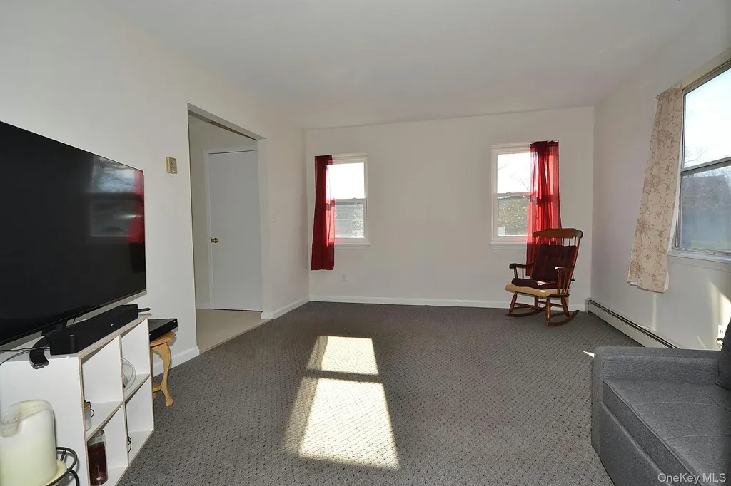 72 Old Farm Road Riverhead NY 11901