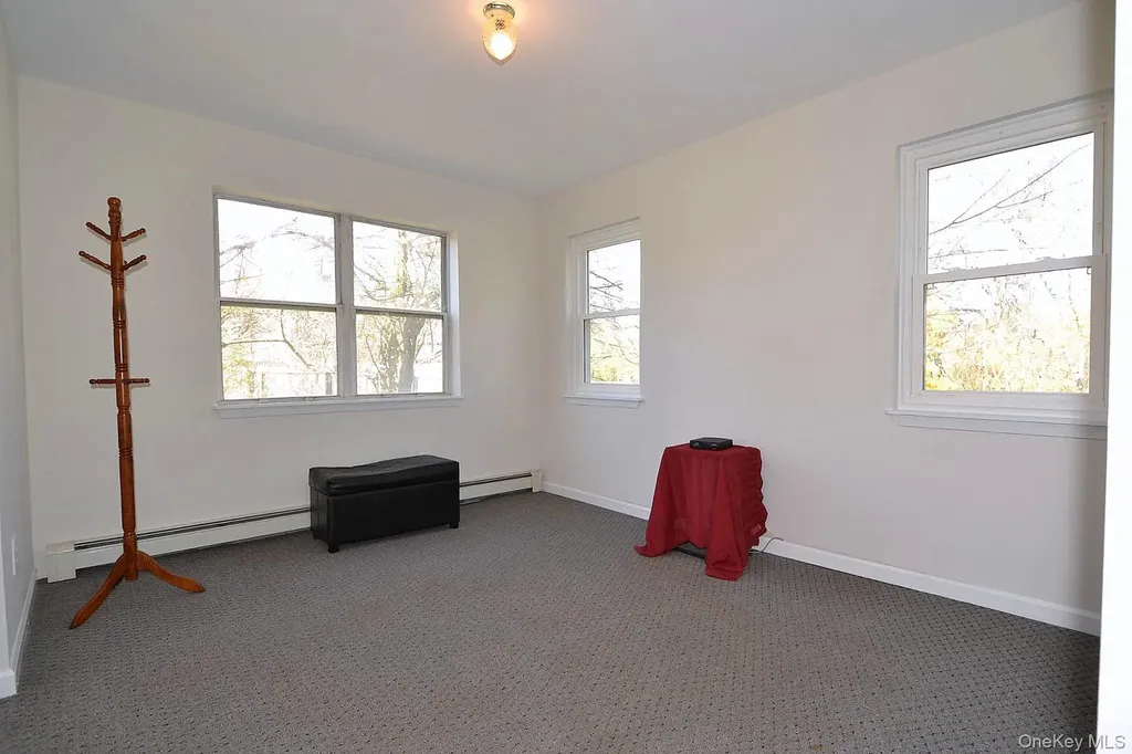 72 Old Farm Road Riverhead NY 11901