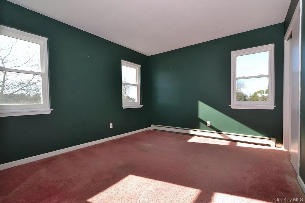 72 Old Farm Road Riverhead NY 11901