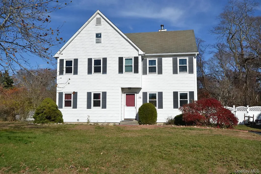 72 Old Farm Road Riverhead NY 11901