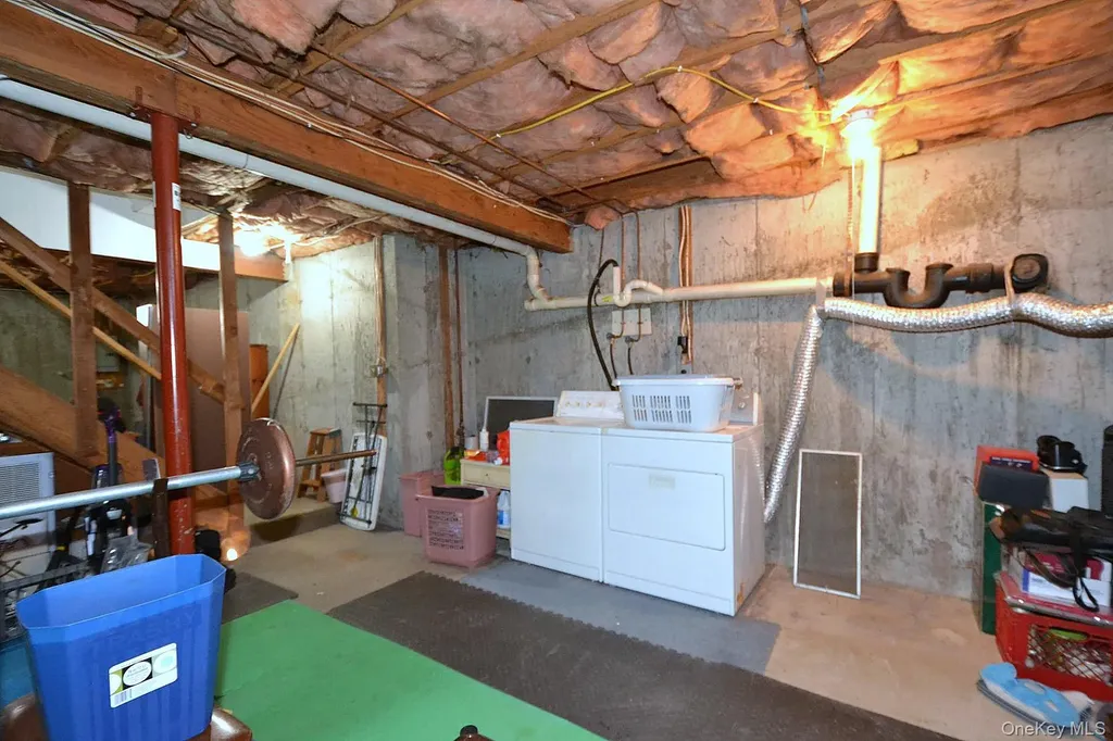 72 Old Farm Road Riverhead NY 11901