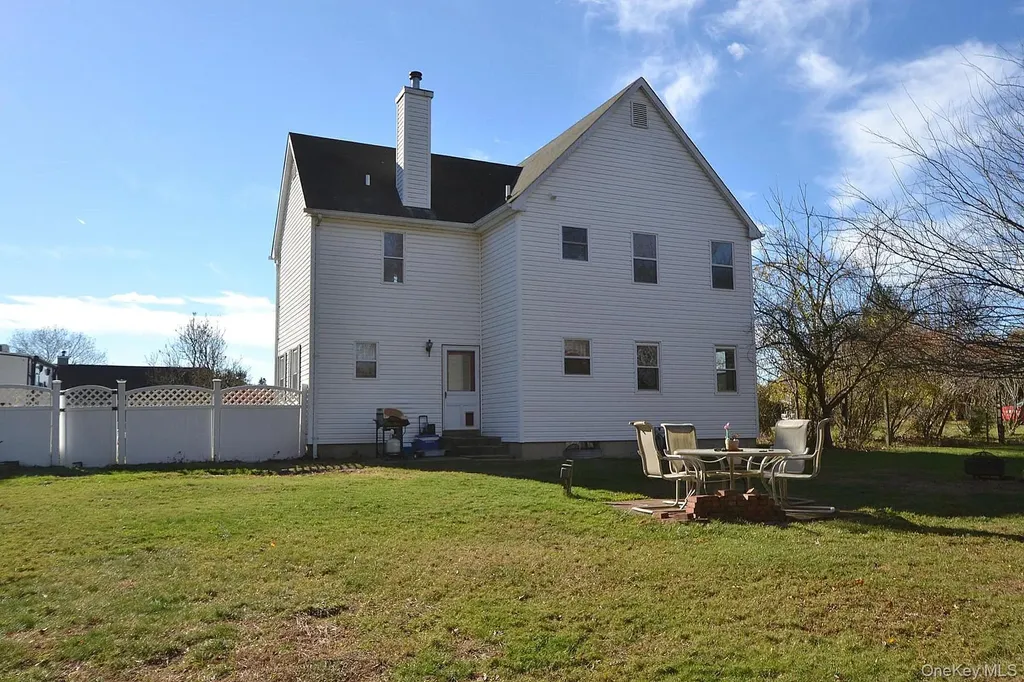 72 Old Farm Road Riverhead NY 11901