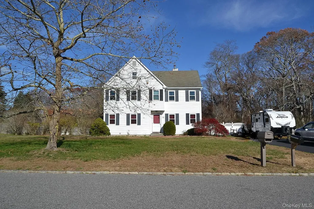 72 Old Farm Road Riverhead NY 11901