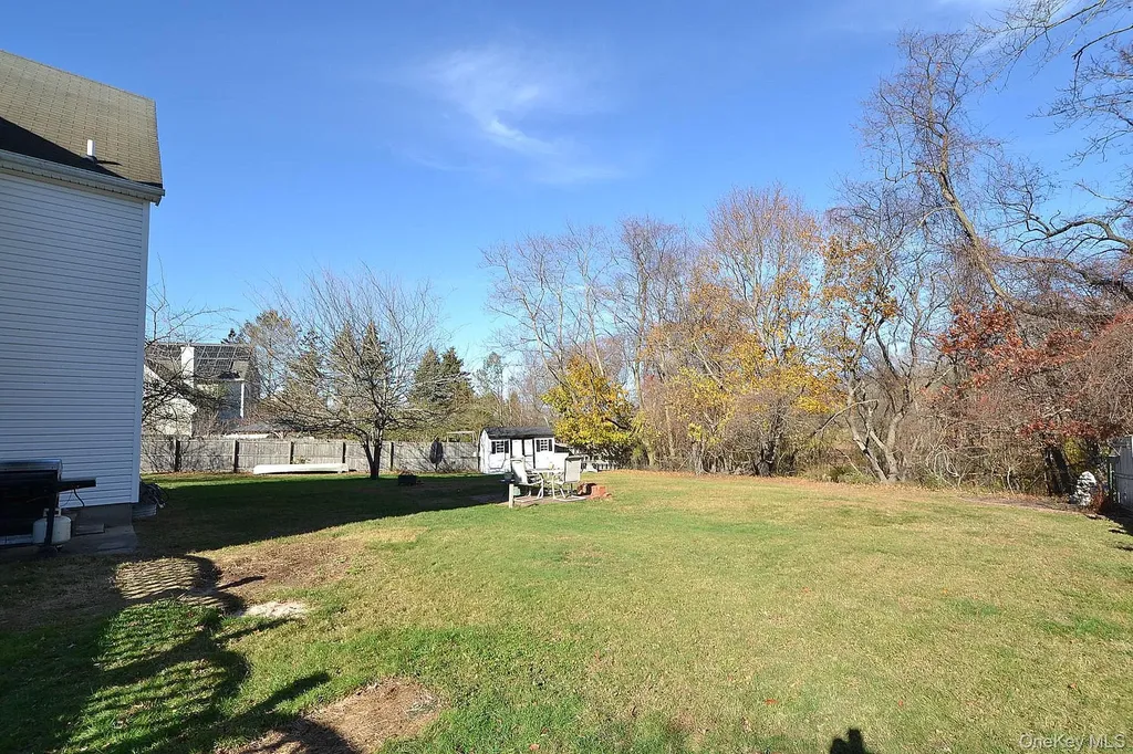72 Old Farm Road Riverhead NY 11901