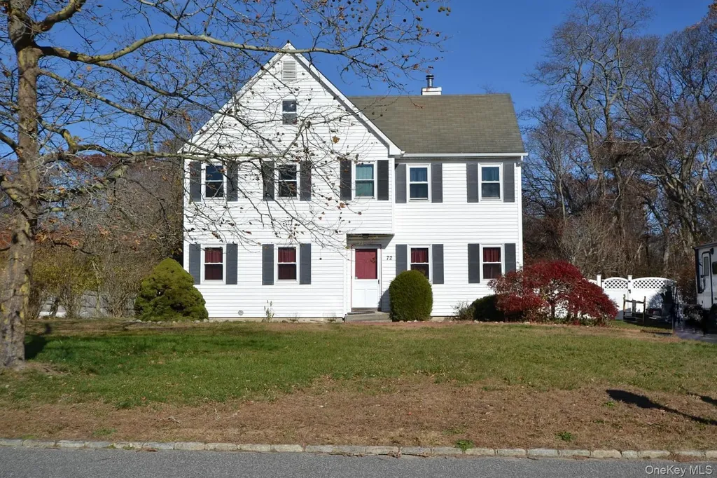 72 Old Farm Road Riverhead NY 11901