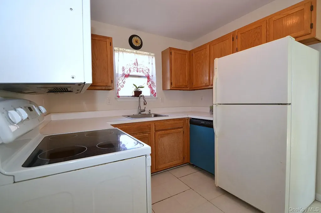 72 Old Farm Road Riverhead NY 11901