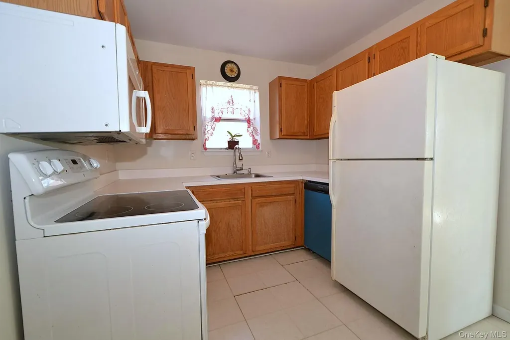 72 Old Farm Road Riverhead NY 11901