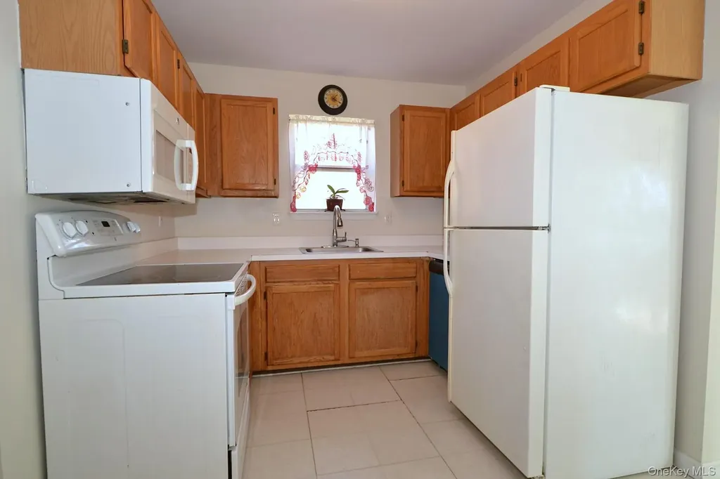 72 Old Farm Road Riverhead NY 11901