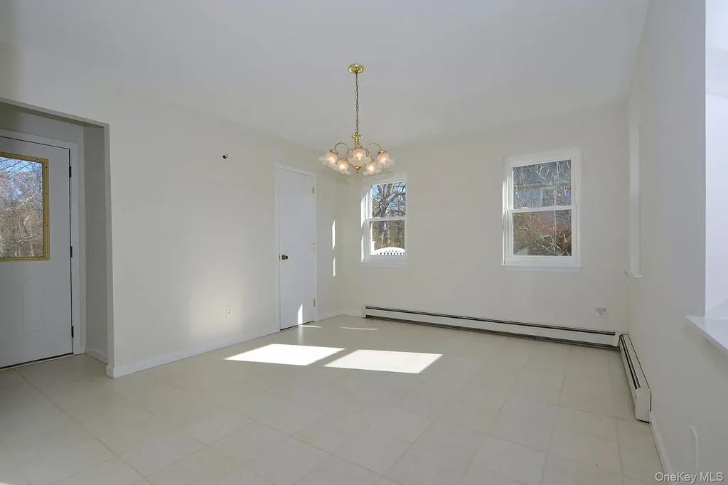 72 Old Farm Road Riverhead NY 11901