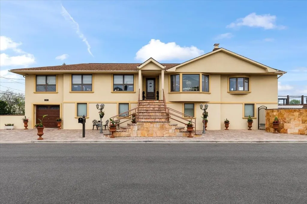 121 Atlantic Place S Island Park NY 11558