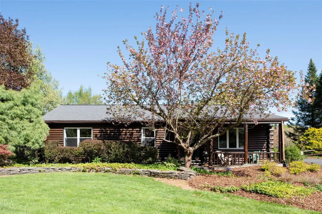 48 Vosburgh Road Red Hook NY 12571