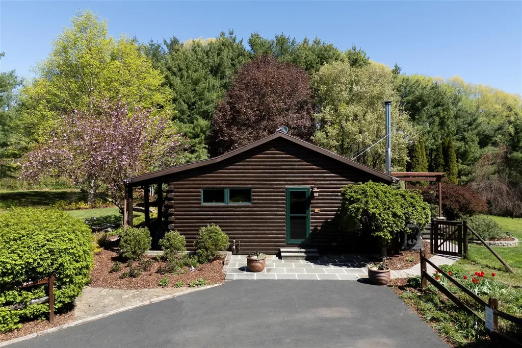 48 Vosburgh Road Red Hook NY 12571
