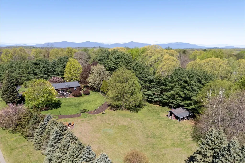 48 Vosburgh Road Red Hook NY 12571
