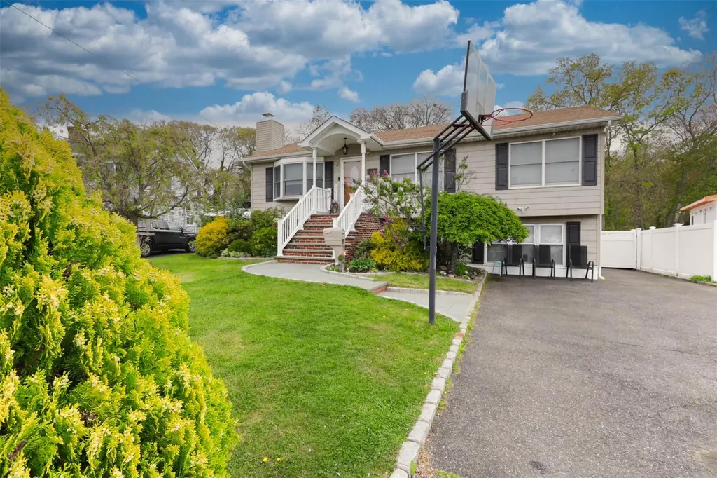 134 Jean Road West Islip NY 11795
