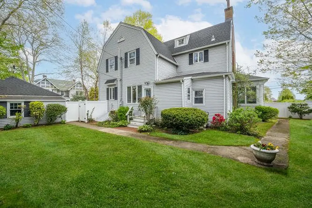 76 Argyle Avenue Babylon NY 11702