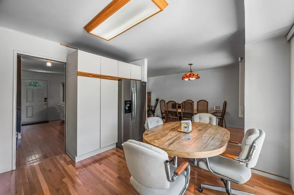 17 Duquesne Drive Greenlawn NY 11740