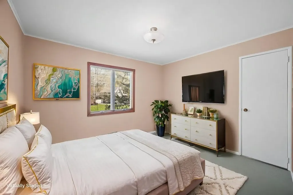 17 Duquesne Drive Greenlawn NY 11740
