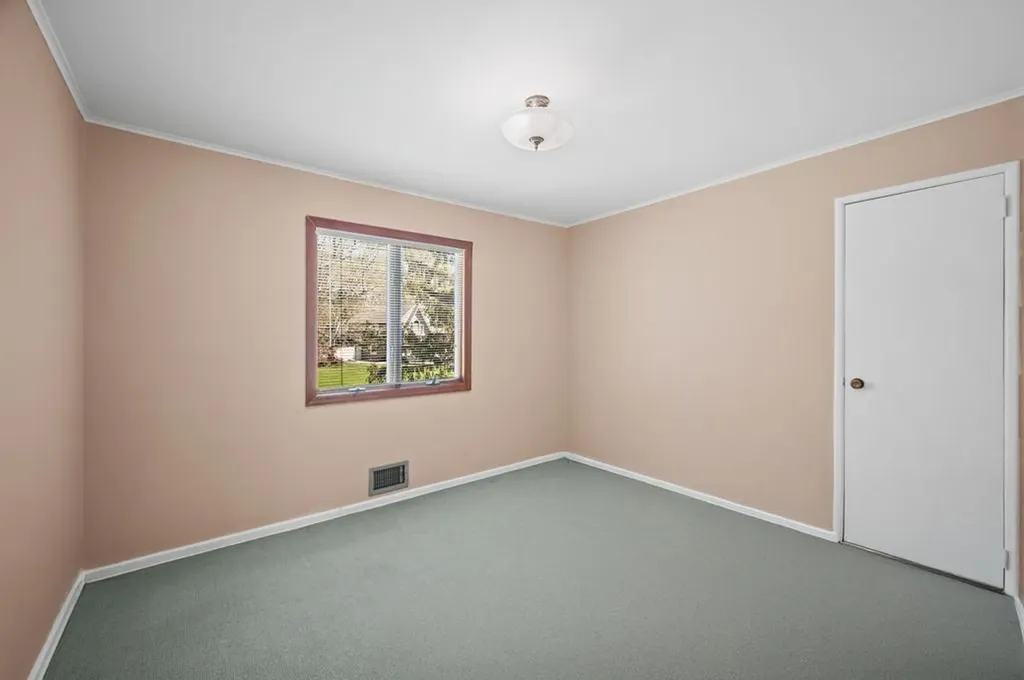 17 Duquesne Drive Greenlawn NY 11740
