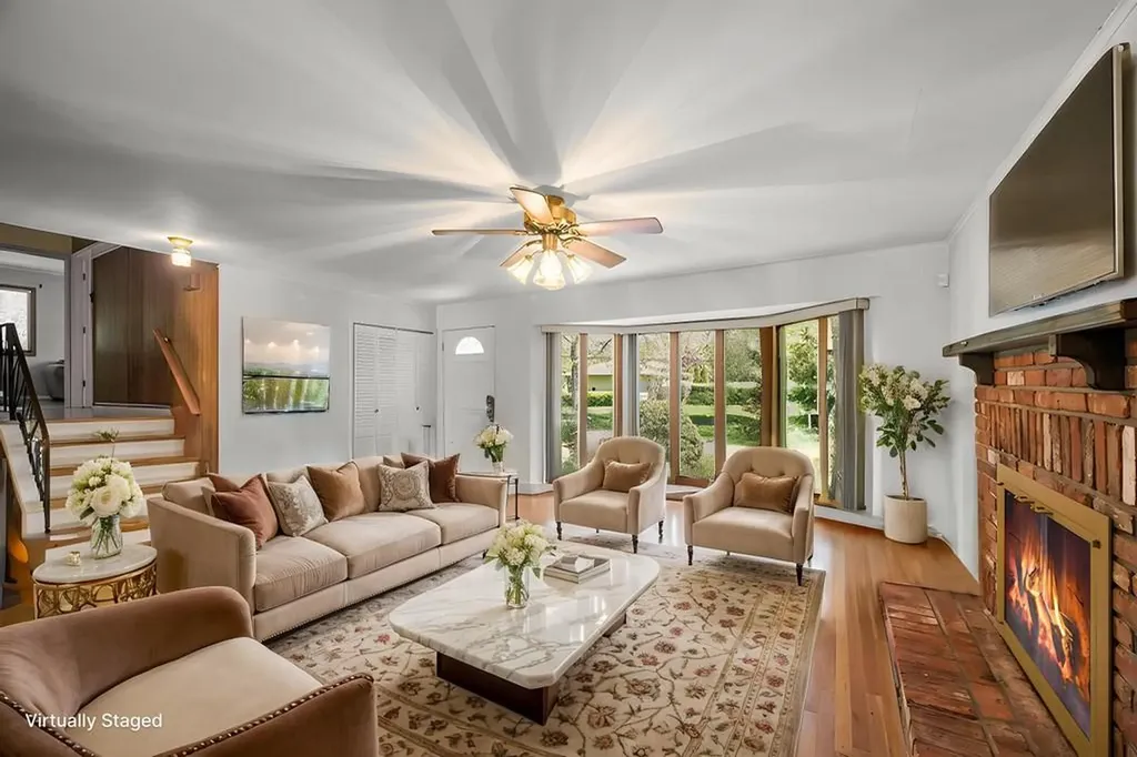 17 Duquesne Drive Greenlawn NY 11740