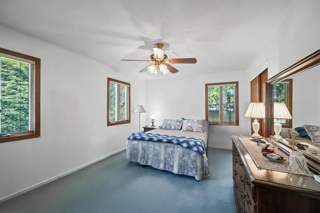 17 Duquesne Drive Greenlawn NY 11740
