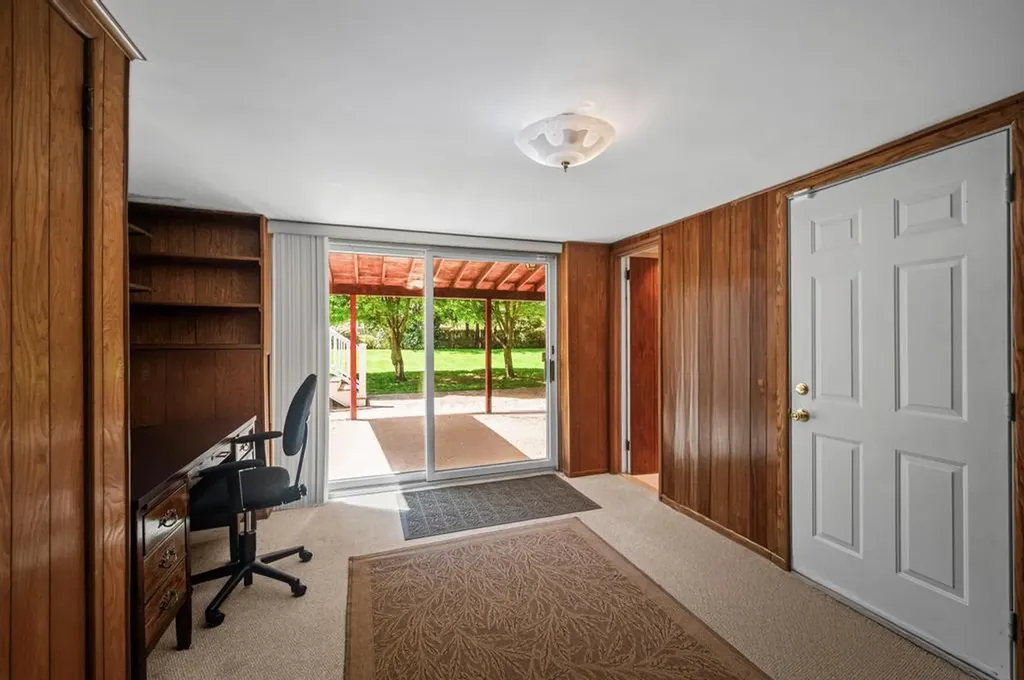 17 Duquesne Drive Greenlawn NY 11740