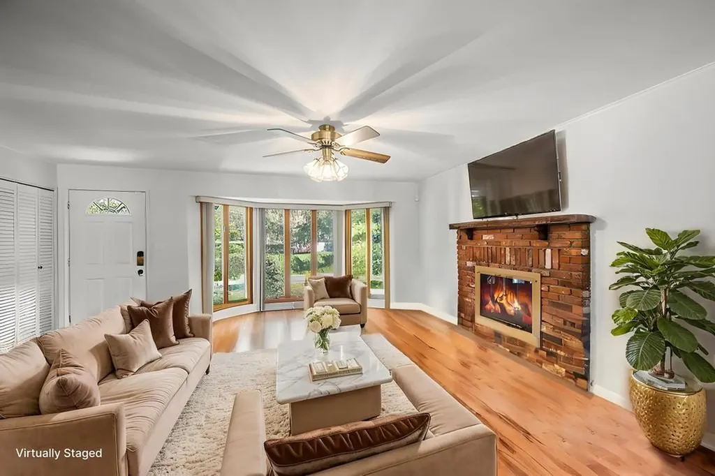 17 Duquesne Drive Greenlawn NY 11740