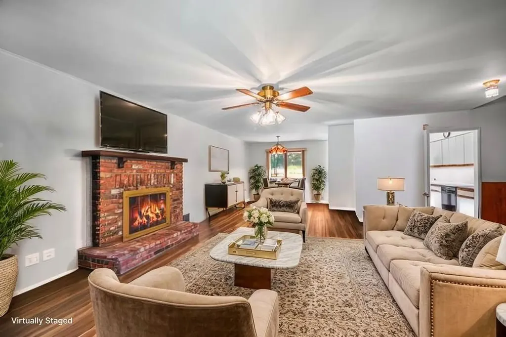 17 Duquesne Drive Greenlawn NY 11740