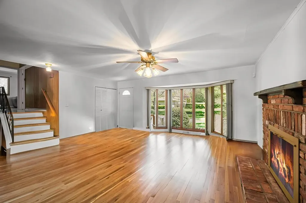 17 Duquesne Drive Greenlawn NY 11740