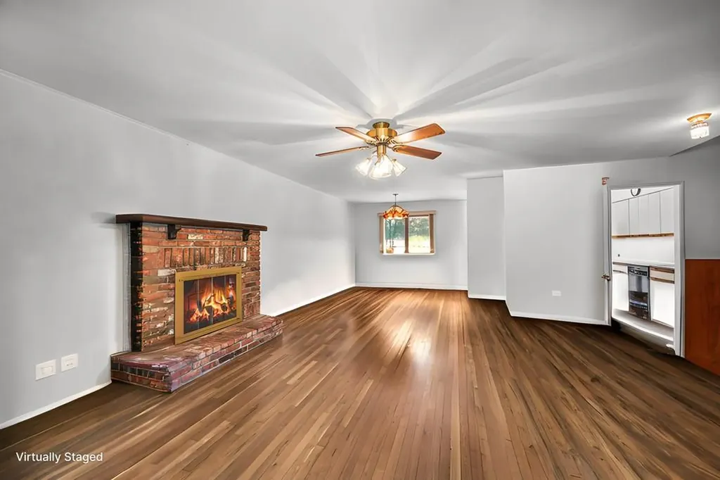 17 Duquesne Drive Greenlawn NY 11740