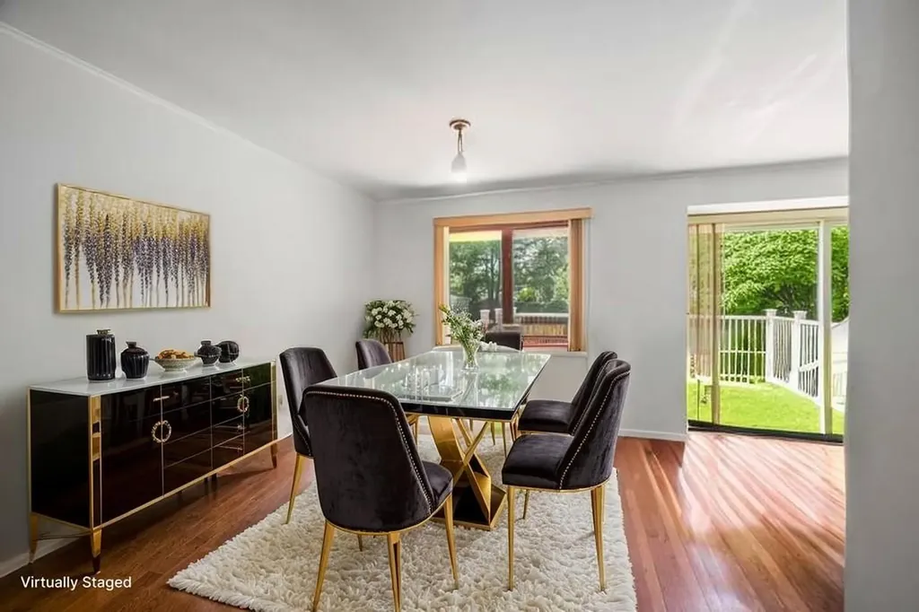 17 Duquesne Drive Greenlawn NY 11740