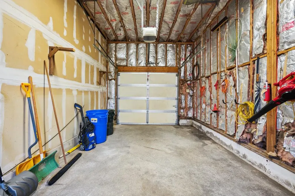 16 Edwards Lane E Blue Point NY 11715